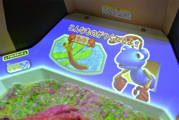 画像集#008のサムネイル/セガのキッズ向け遊具「え〜でる すなば」開発陣にインタビュー。“絵が出る不思議な砂遊び”を生み出したNプロ研究開発部の狙いを聞いた
