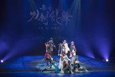 画像ギャラリー No.002のサムネイル画像 / 「舞台『刀剣乱舞』義伝 暁の独眼竜」,ゲネプロの舞台写真が公開。千秋楽はLVを実施