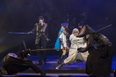 画像ギャラリー No.007のサムネイル画像 / 「舞台『刀剣乱舞』義伝 暁の独眼竜」,ゲネプロの舞台写真が公開。千秋楽はLVを実施