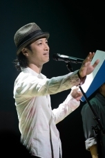 画像ギャラリー No.018のサムネイル画像 / 甘く囁き,壁ドンする傾城に酔いしれる「男遊郭 〜夏の宵の花吹雪〜」レポート