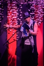 画像ギャラリー No.027のサムネイル画像 / 甘く囁き,壁ドンする傾城に酔いしれる「男遊郭 〜夏の宵の花吹雪〜」レポート