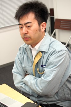 画像ギャラリー No.004のサムネイル画像 / 「隼」レバーはなぜ斜め上に入りにくいのか。HORI「ファイティングエッジ」開発陣とプロゲーマー・sako氏に聞く,アーケードスティックの最前線