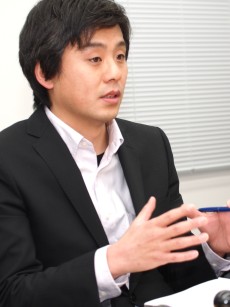 画像ギャラリー No.005のサムネイル画像 / 「隼」レバーはなぜ斜め上に入りにくいのか。HORI「ファイティングエッジ」開発陣とプロゲーマー・sako氏に聞く,アーケードスティックの最前線