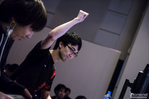 画像ギャラリー No.041のサムネイル画像 / Capcom Pro Tourランキングトーナメント「TOKYO BUTTON MASHERS 2016」フォトレポート。優勝はかずのこ選手の手に