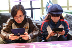 画像ギャラリー No.042のサムネイル画像 / 「モンスターハンタークロス リアル集会所」が2016年1月8日にオープン。モンハンフェスタ'16のゲストも発表されたコラボメニュー試食会をレポート