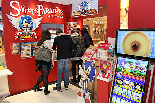 画像ギャラリー No.001のサムネイル画像 / 「ソニック25周年カフェ」で開催された,「ソニックトゥーン ファイアー&アイス」発売記念のファン交流会をレポート。開発陣との交流や「Sonic Mania」の試遊が楽しめた