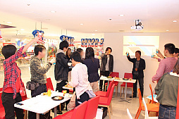 画像ギャラリー No.005のサムネイル画像 / 「ソニック25周年カフェ」で開催された,「ソニックトゥーン ファイアー&アイス」発売記念のファン交流会をレポート。開発陣との交流や「Sonic Mania」の試遊が楽しめた