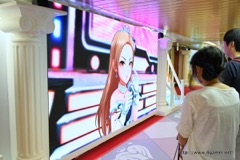 画像ギャラリー No.010のサムネイル画像 / 超巨大ディスプレイで見られる「デレステ」の3Dライブやぷちデレラ155人の行進映像は必見。アイドル達が新宿のメトロプロムナードをジャックした模様をお届け