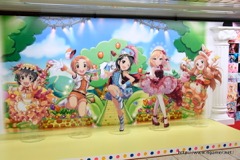 画像ギャラリー No.013のサムネイル画像 / 超巨大ディスプレイで見られる「デレステ」の3Dライブやぷちデレラ155人の行進映像は必見。アイドル達が新宿のメトロプロムナードをジャックした模様をお届け