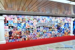 画像ギャラリー No.014のサムネイル画像 / 超巨大ディスプレイで見られる「デレステ」の3Dライブやぷちデレラ155人の行進映像は必見。アイドル達が新宿のメトロプロムナードをジャックした模様をお届け