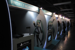 画像ギャラリー No.009のサムネイル画像 / 「初音ミク -Project DIVA- X」の試遊もできる「マジカルミライ 2015」が開催中。企画展とライブ初日の模様を合わせて紹介