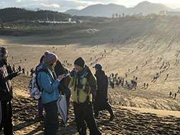 画像ギャラリー No.003のサムネイル画像 / イベント「Pokémon GO Safari Zone in 鳥取砂丘」は3日間で約8万9000人を動員,経済効果は約18億円に