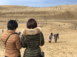 画像ギャラリー No.005のサムネイル画像 / イベント「Pokémon GO Safari Zone in 鳥取砂丘」は3日間で約8万9000人を動員,経済効果は約18億円に