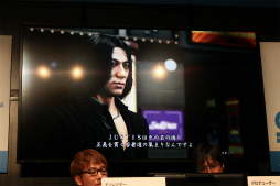 画像ギャラリー No.002のサムネイル画像 / セガフェスの「龍が如く6 命の詩。」ステージにて,横山P&阪本Dが「クランクリエイター」を解説。ブシロードのカード付きウエハースとのコラボレーションも発表