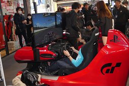 画像ギャラリー No.002のサムネイル画像 / レーサーの松田次生選手が「グランツーリスモSPORT」で快走! 「Sony Square Grand Prix」スペシャルトークショーレポート