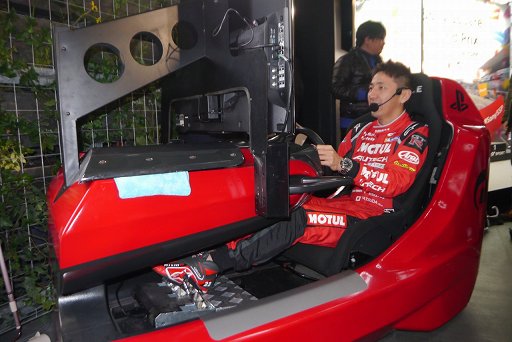 画像ギャラリー No.005のサムネイル画像 / レーサーの松田次生選手が「グランツーリスモSPORT」で快走! 「Sony Square Grand Prix」スペシャルトークショーレポート