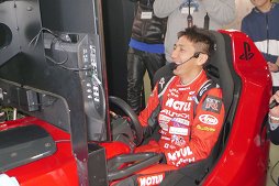 画像ギャラリー No.007のサムネイル画像 / レーサーの松田次生選手が「グランツーリスモSPORT」で快走! 「Sony Square Grand Prix」スペシャルトークショーレポート