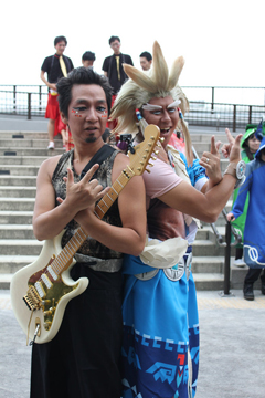 画像ギャラリー No.003のサムネイル画像 / 今年のテーマは「パズドラクロス」。浅草サンバカーニバルにガンホーアミーゴスが5度めの参加!