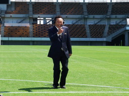 画像ギャラリー No.007のサムネイル画像 / 「激突!! Jリーグ プニコンサッカー」,松木安太郎氏が出演するTVCMを放映