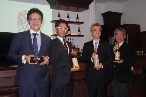 画像ギャラリー No.030のサムネイル画像 / PS Vita/スマホ向け「ロマンシング サガ 2」が発表された,ロマサガコラボウィスキーの試飲会&配信決定発表会をレポート