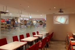 画像ギャラリー No.004のサムネイル画像 / 「文豪とアルケミスト×スイーツパラダイス」コラボカフェ初日をレポート。いたずら心に溢れた,乱歩の“青いおにぎり”の味は?