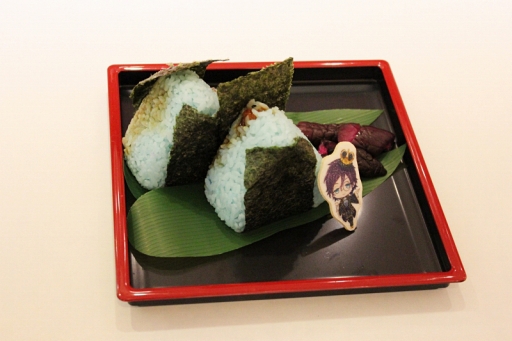 画像ギャラリー No.007のサムネイル画像 / 「文豪とアルケミスト×スイーツパラダイス」コラボカフェ初日をレポート。いたずら心に溢れた,乱歩の“青いおにぎり”の味は?