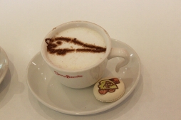 画像ギャラリー No.016のサムネイル画像 / 「文豪とアルケミスト×スイーツパラダイス」コラボカフェ初日をレポート。いたずら心に溢れた,乱歩の“青いおにぎり”の味は?