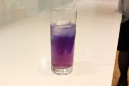 画像ギャラリー No.018のサムネイル画像 / 「文豪とアルケミスト×スイーツパラダイス」コラボカフェ初日をレポート。いたずら心に溢れた,乱歩の“青いおにぎり”の味は?