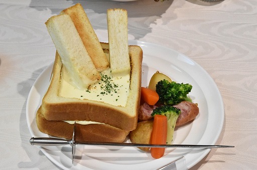 画像ギャラリー No.009のサムネイル画像 / 今度はデザートにパーティ推奨メニューが登場。「FFXIV」×パセラのコラボカフェ,「エオルゼアカフェ」新メニュー試食会をレポート