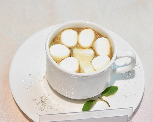 画像ギャラリー No.019のサムネイル画像 / 今度はデザートにパーティ推奨メニューが登場。「FFXIV」×パセラのコラボカフェ,「エオルゼアカフェ」新メニュー試食会をレポート