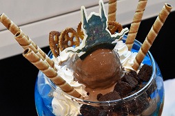 画像ギャラリー No.030のサムネイル画像 / 今度はデザートにパーティ推奨メニューが登場。「FFXIV」×パセラのコラボカフェ,「エオルゼアカフェ」新メニュー試食会をレポート