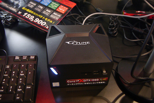 画像ギャラリー No.009のサムネイル画像 / スピンバイクをこいで,マシンを操れ! 熱いバトルで身体も温まるVRゲーム「アーティファイト」の体験会をレポート