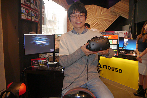 画像ギャラリー No.010のサムネイル画像 / スピンバイクをこいで,マシンを操れ! 熱いバトルで身体も温まるVRゲーム「アーティファイト」の体験会をレポート