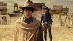 画像ギャラリー No.003のサムネイル画像 / 「OVERHIT」のテレビCM第2弾「荒野の決闘」篇が5月29日より全国5地域で放映。窪田正孝さんがガンマンを熱演