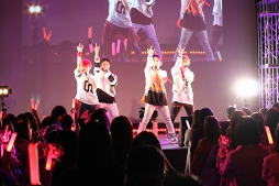 画像ギャラリー No.017のサムネイル画像 / リリース前とは思えない盛り上がり! 新曲も初披露された“『Readyyy!』ゴー☆ルドステージ Vol.1 〜僕ら、明日に向かって歌います!〜”レポート