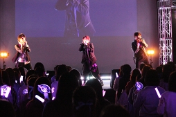 画像ギャラリー No.021のサムネイル画像 / リリース前とは思えない盛り上がり! 新曲も初披露された“『Readyyy!』ゴー☆ルドステージ Vol.1 〜僕ら、明日に向かって歌います!〜”レポート