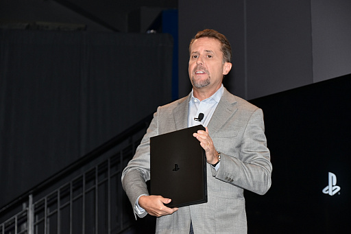 画像ギャラリー No.001のサムネイル画像 / 西川善司撮影,PlayStation 4 Proと薄型PlayStation 4の実機写真集