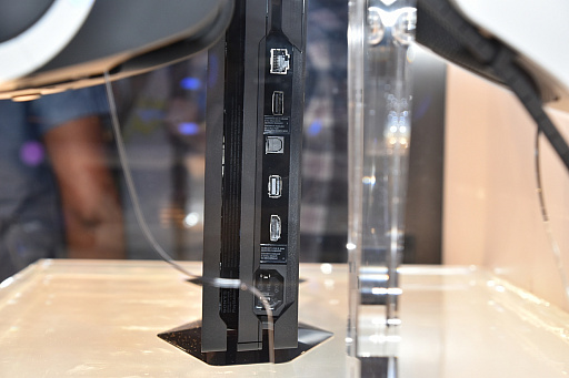 画像ギャラリー No.008のサムネイル画像 / 西川善司撮影,PlayStation 4 Proと薄型PlayStation 4の実機写真集