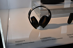 画像ギャラリー No.010のサムネイル画像 / 西川善司撮影,PlayStation 4 Proと薄型PlayStation 4の実機写真集