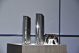 画像ギャラリー No.012のサムネイル画像 / 西川善司撮影,PlayStation 4 Proと薄型PlayStation 4の実機写真集