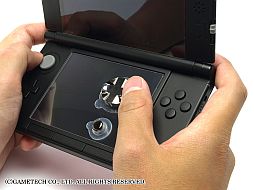 画像ギャラリー No.007のサムネイル画像 / ゲームテック,タッチスクリーンの上に物理ボタンを追加するアタッチメント