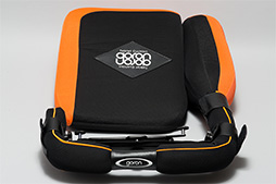 画像集#005のサムネイル/タブレットでのごろ寝プレイをサポートするクッション「goron」で,徹底的にごろごろしてみた