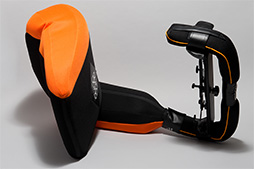 画像集#011のサムネイル/タブレットでのごろ寝プレイをサポートするクッション「goron」で,徹底的にごろごろしてみた