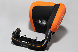 画像集#012のサムネイル/タブレットでのごろ寝プレイをサポートするクッション「goron」で,徹底的にごろごろしてみた