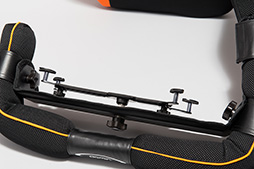 画像集#013のサムネイル/タブレットでのごろ寝プレイをサポートするクッション「goron」で,徹底的にごろごろしてみた