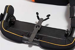 画像集#015のサムネイル/タブレットでのごろ寝プレイをサポートするクッション「goron」で,徹底的にごろごろしてみた