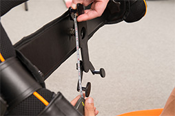 画像集#016のサムネイル/タブレットでのごろ寝プレイをサポートするクッション「goron」で,徹底的にごろごろしてみた