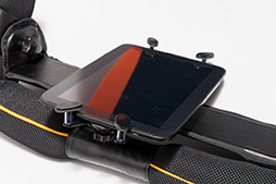 画像集#021のサムネイル/タブレットでのごろ寝プレイをサポートするクッション「goron」で,徹底的にごろごろしてみた