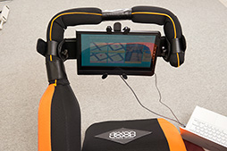 画像集#034のサムネイル/タブレットでのごろ寝プレイをサポートするクッション「goron」で,徹底的にごろごろしてみた