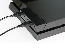 画像集#005のサムネイル/PS4の本体前面に取り付けられる一体型デザインの5ポートUSBハブが登場